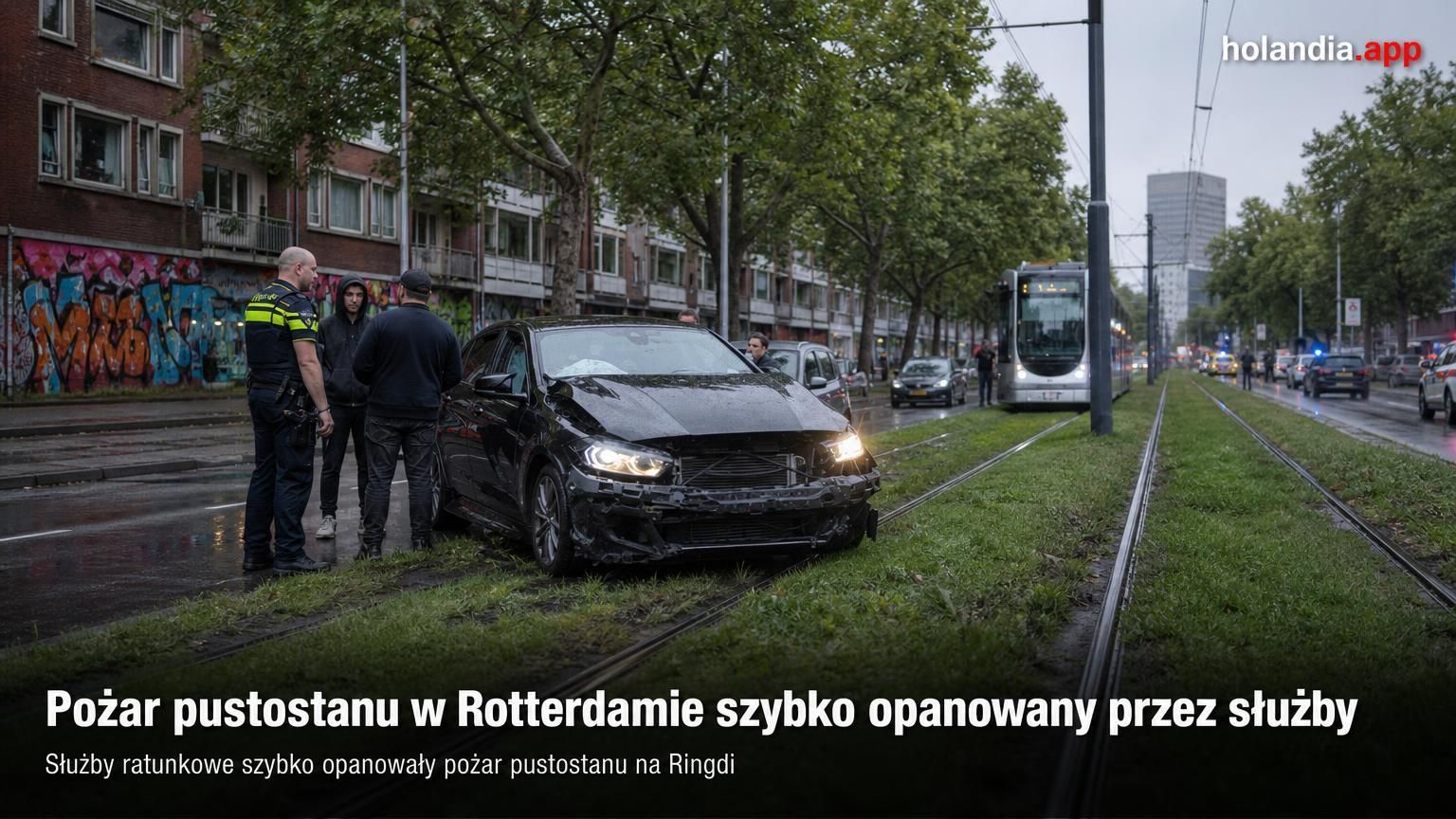 Samochód blokuje tramwaj po wypadku w Rotterdamie
